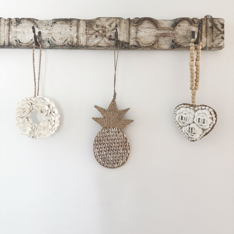 Fiesta Pinapple Hanging | Cowrie Shell