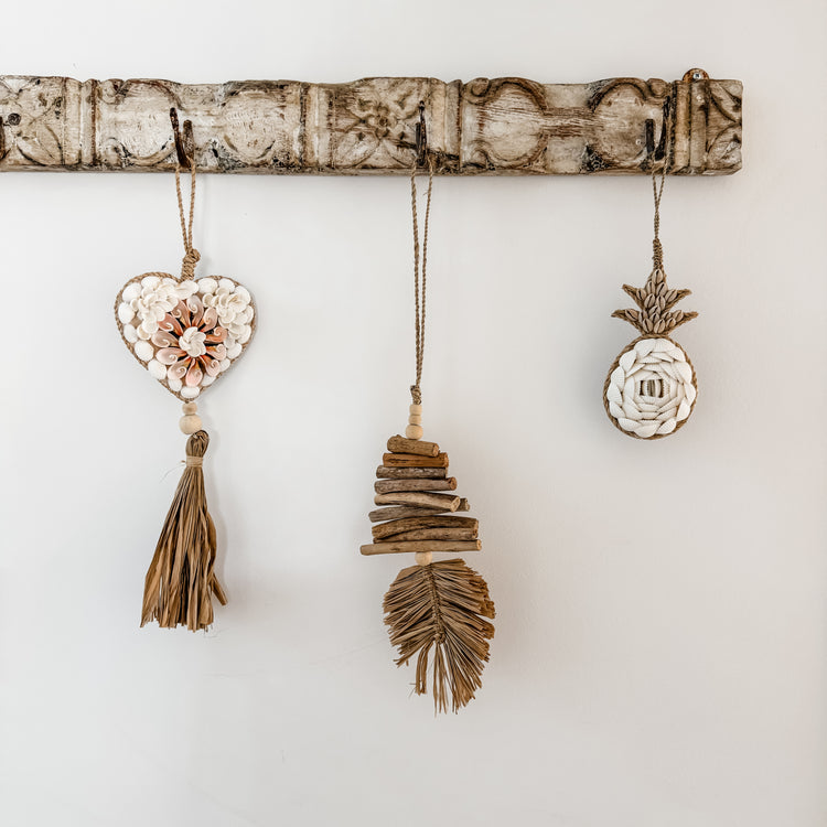 Fleur Hanging Shell Heart with Tassel